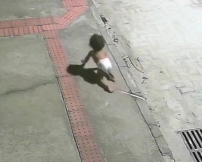 Biker Finds Baby Crawling Out At Night By Herself, Mom’s Motives Stun