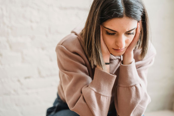 Hubby And Wife’s Sis Text Privately And Spend Time Alone, Wife Gets Called Jealous For Speaking Up