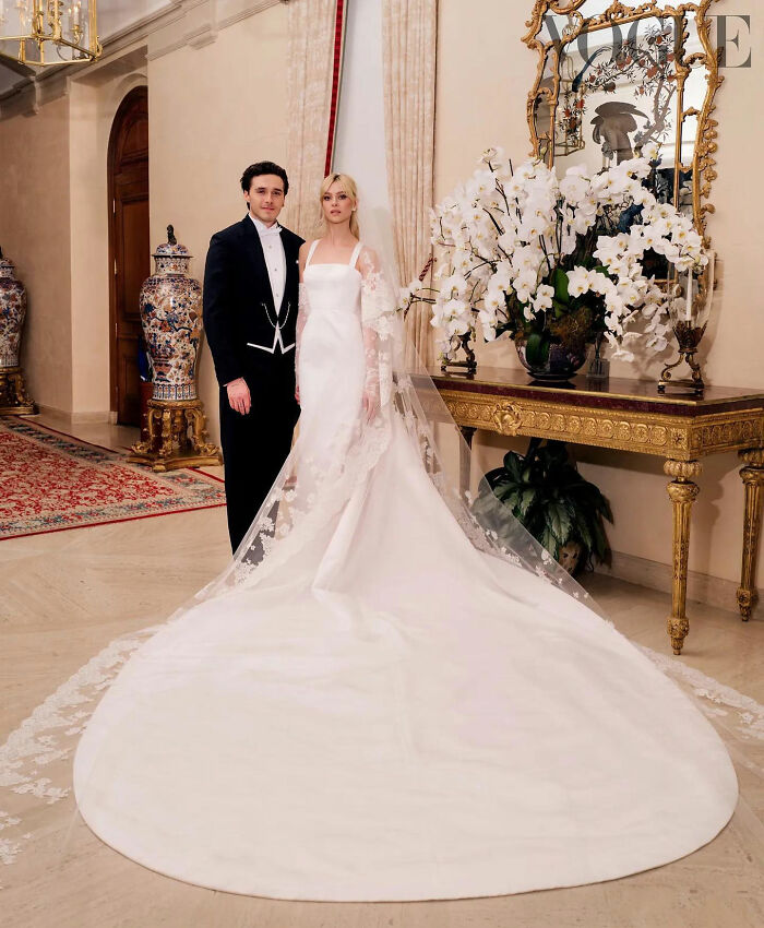 “Divorce Was Destined”: 20 Celebrity Wedding Dresses That Stunned, For Better Or Worse