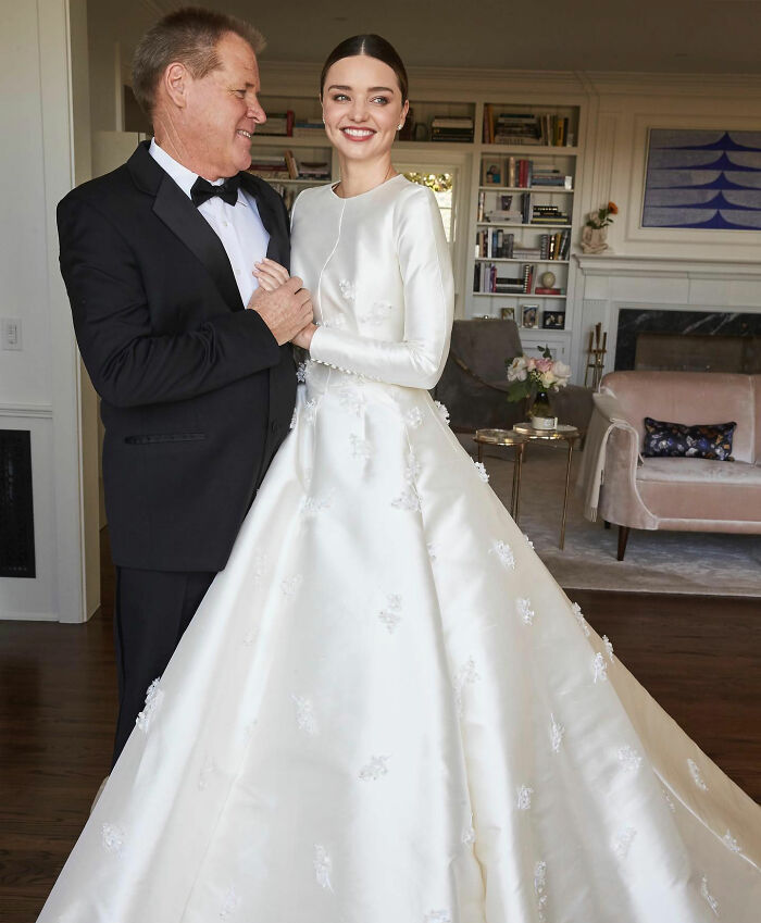 “Divorce Was Destined”: 20 Celebrity Wedding Dresses That Stunned, For Better Or Worse