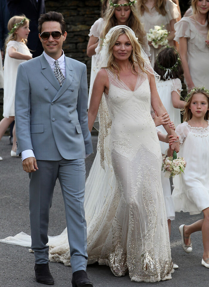 “Divorce Was Destined”: 20 Celebrity Wedding Dresses That Stunned, For Better Or Worse