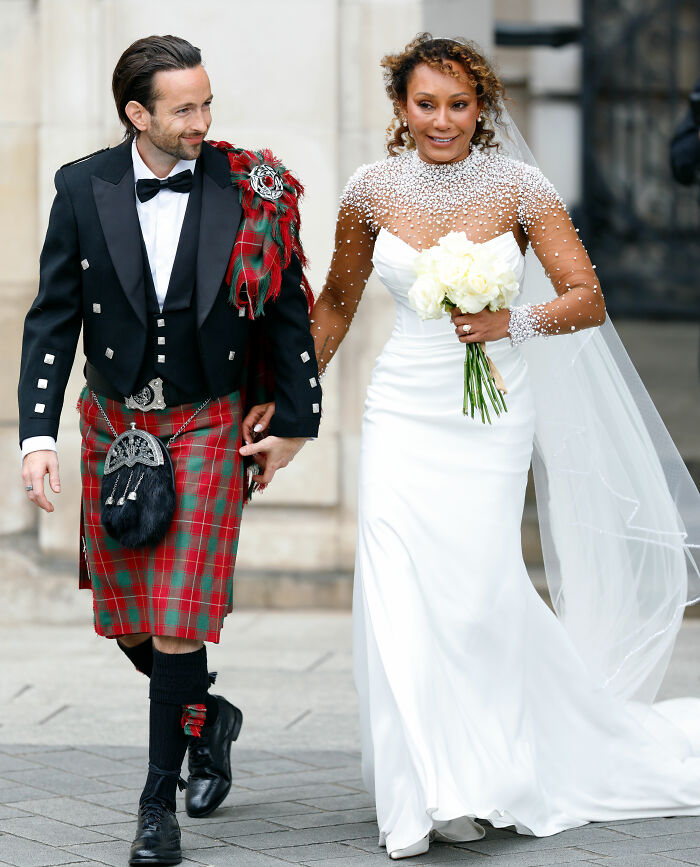 “Divorce Was Destined”: 20 Celebrity Wedding Dresses That Stunned, For Better Or Worse