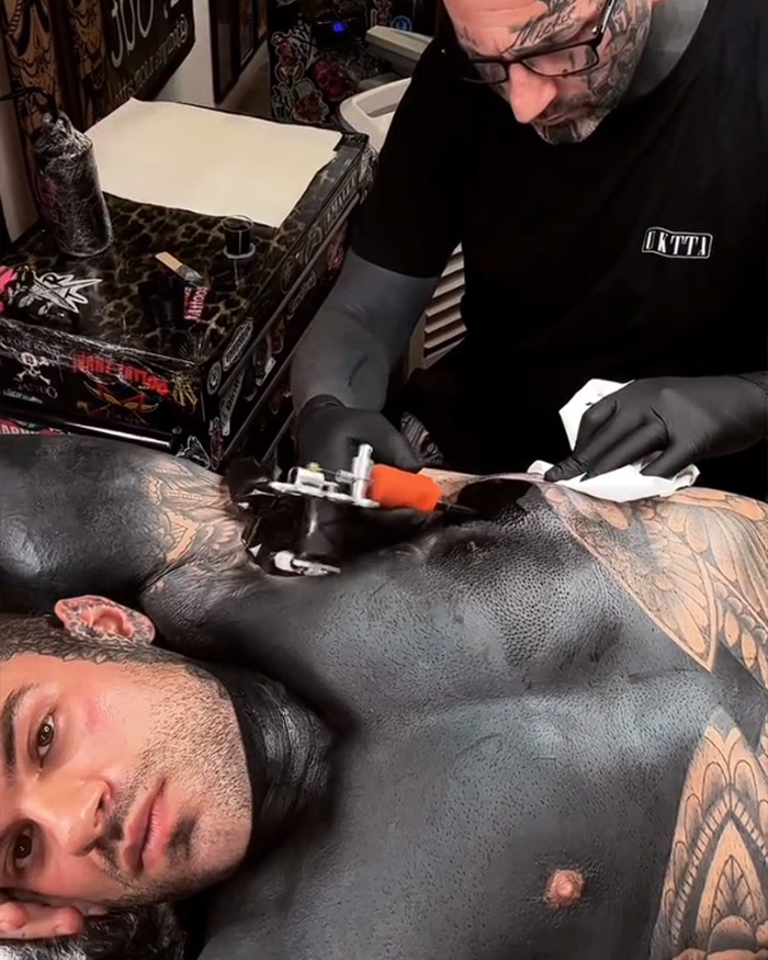 Man Covered In Blackout Tattoos Reveals Harsh Truths He Wishes He&rsquo;d Known Before Diving Into The Trend