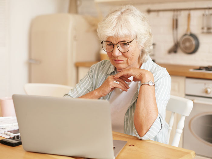 67 Heartwarming And Heartbreaking Things People Saw On Their Late Parents&rsquo; Phones