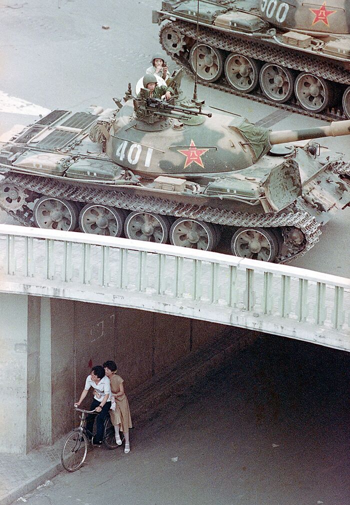91 Historical Photos That Feel Almost Impossible To Explain