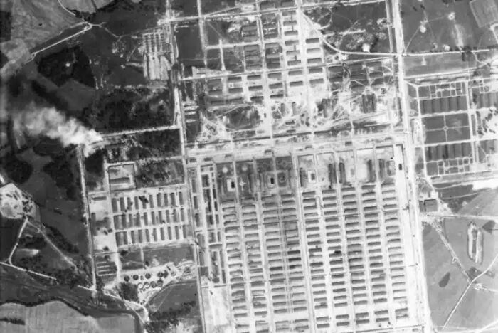 91 Historical Photos That Feel Almost Impossible To Explain