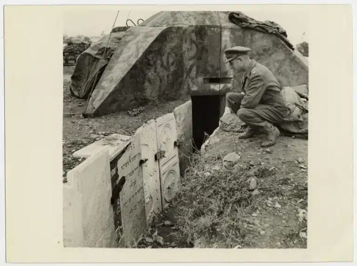 91 Historical Photos That Feel Almost Impossible To Explain