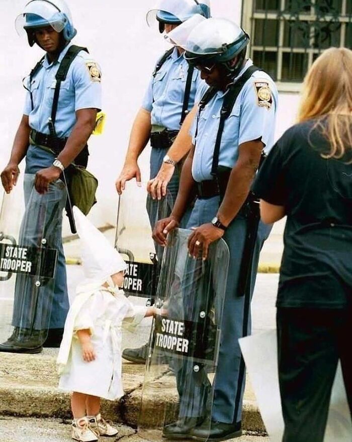 91 Historical Photos That Feel Almost Impossible To Explain