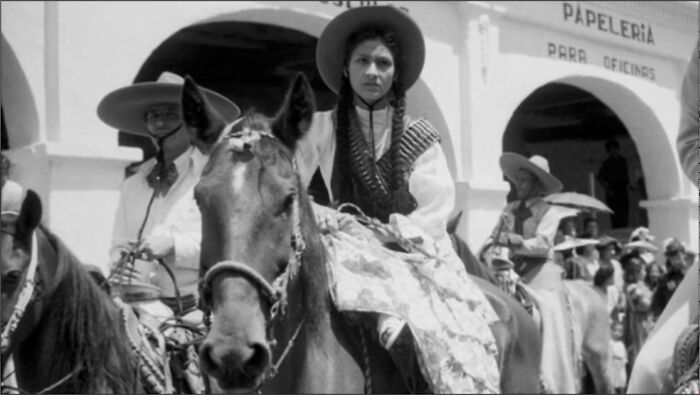 91 Historical Photos That Feel Almost Impossible To Explain