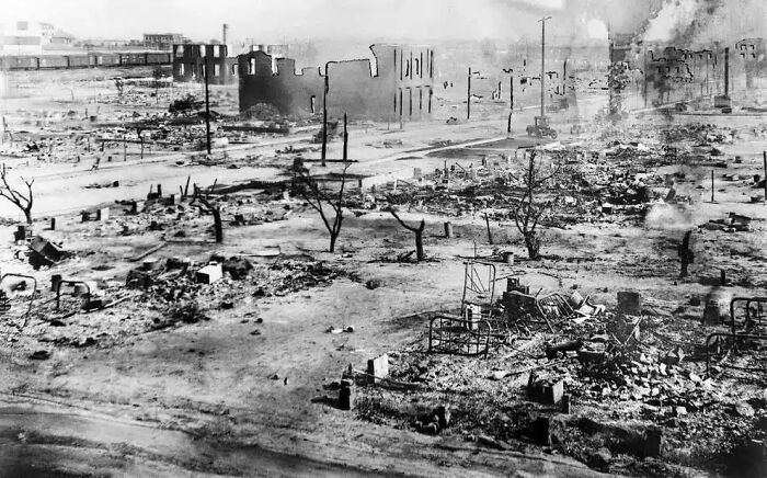 91 Historical Photos That Feel Almost Impossible To Explain