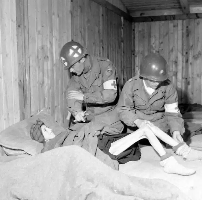 91 Historical Photos That Feel Almost Impossible To Explain