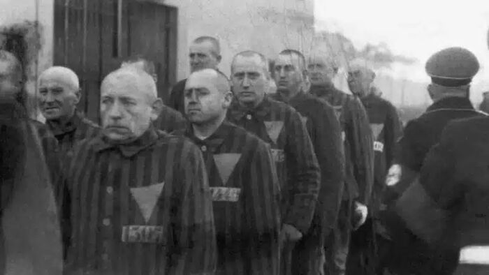 91 Historical Photos That Feel Almost Impossible To Explain