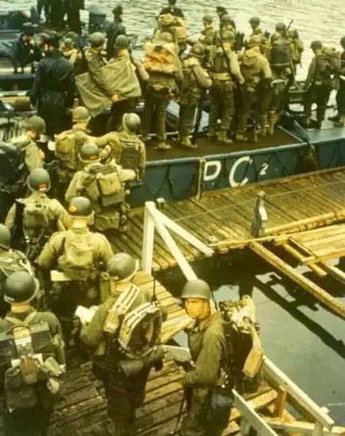 91 Historical Photos That Feel Almost Impossible To Explain