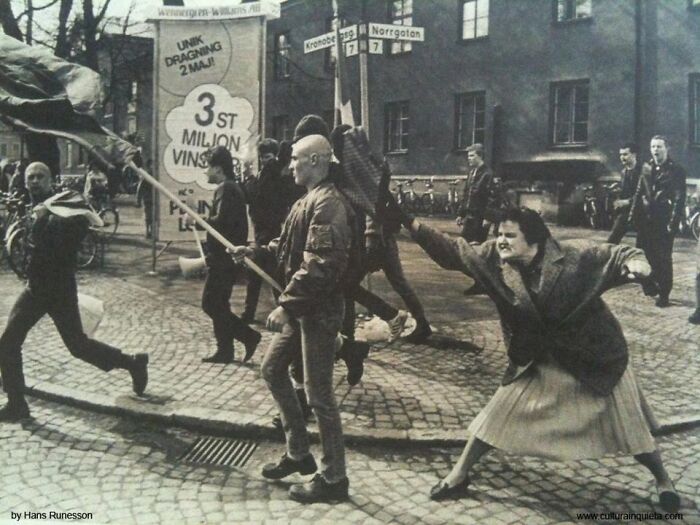 91 Historical Photos That Feel Almost Impossible To Explain