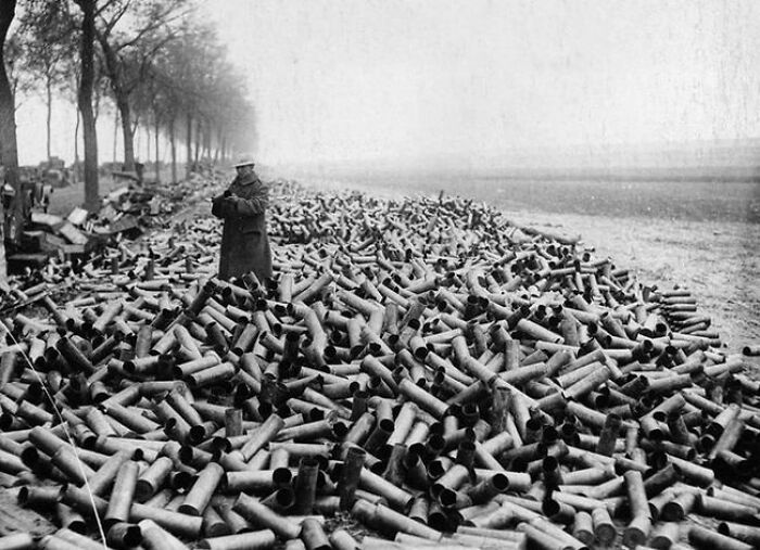 91 Historical Photos That Feel Almost Impossible To Explain