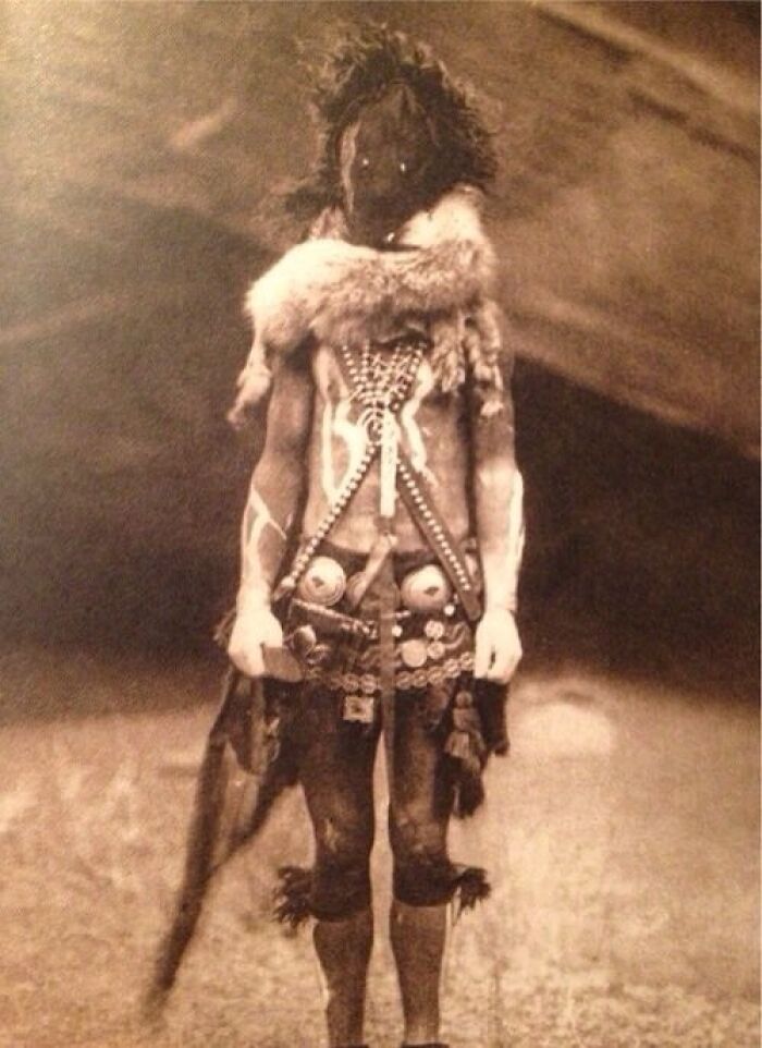 91 Historical Photos That Feel Almost Impossible To Explain