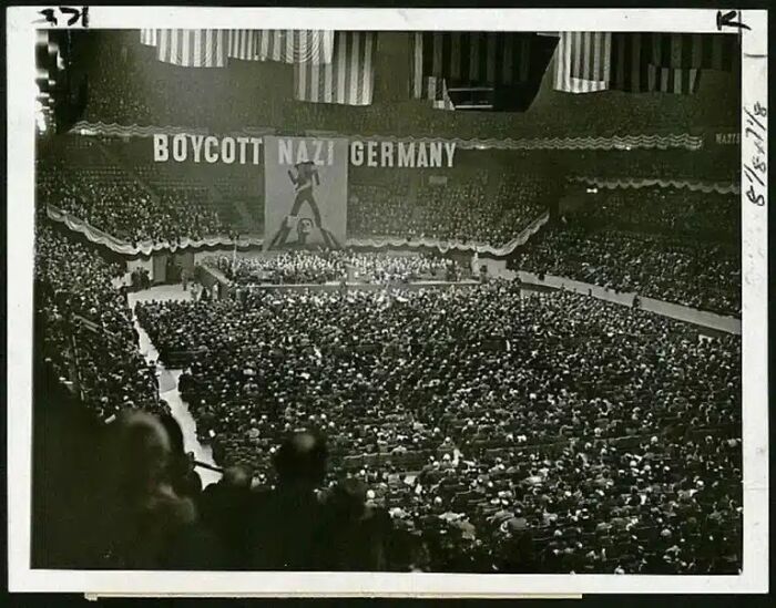 91 Historical Photos That Feel Almost Impossible To Explain