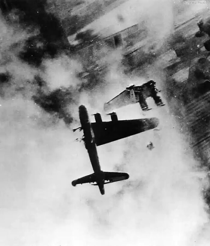 91 Historical Photos That Feel Almost Impossible To Explain