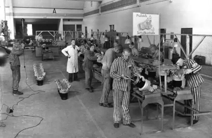 91 Historical Photos That Feel Almost Impossible To Explain