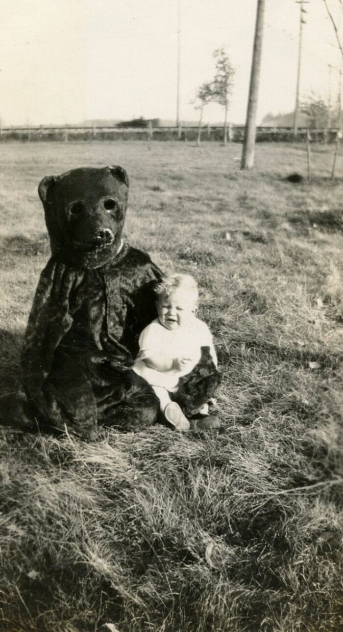 91 Historical Photos That Feel Almost Impossible To Explain