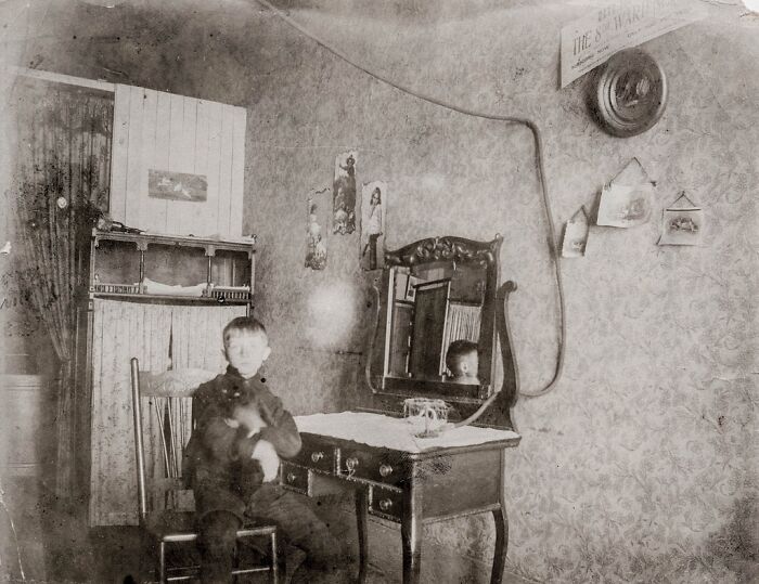 91 Historical Photos That Feel Almost Impossible To Explain