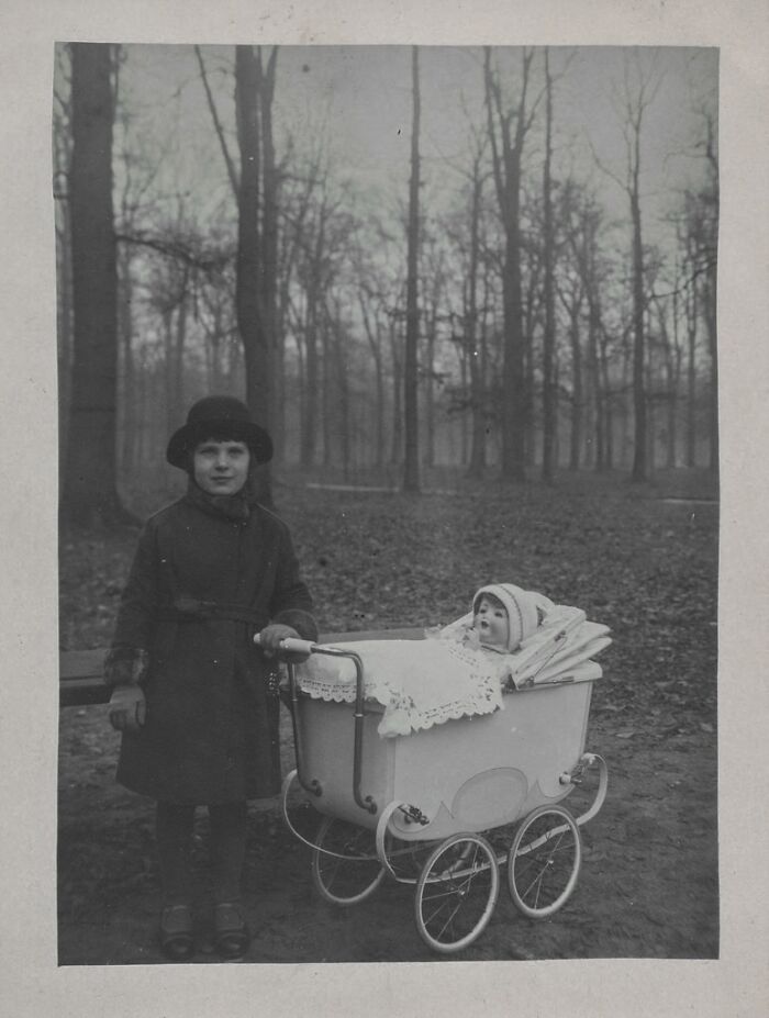 91 Historical Photos That Feel Almost Impossible To Explain