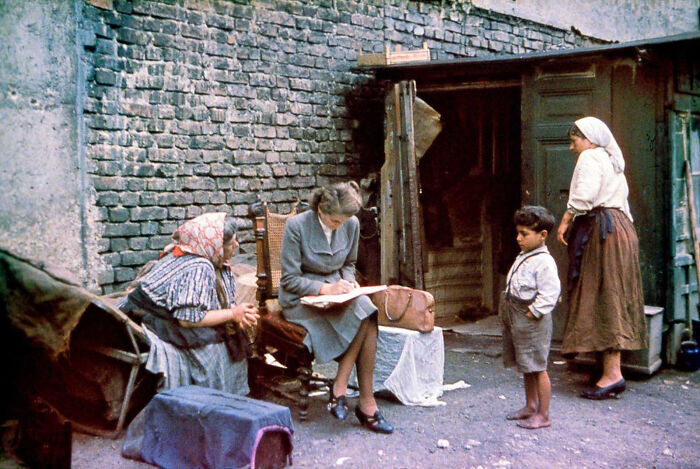 91 Historical Photos That Feel Almost Impossible To Explain