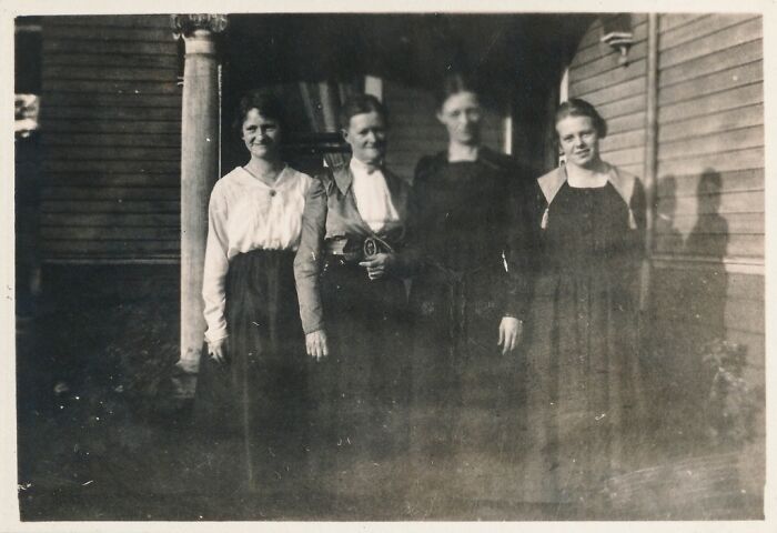 91 Historical Photos That Feel Almost Impossible To Explain