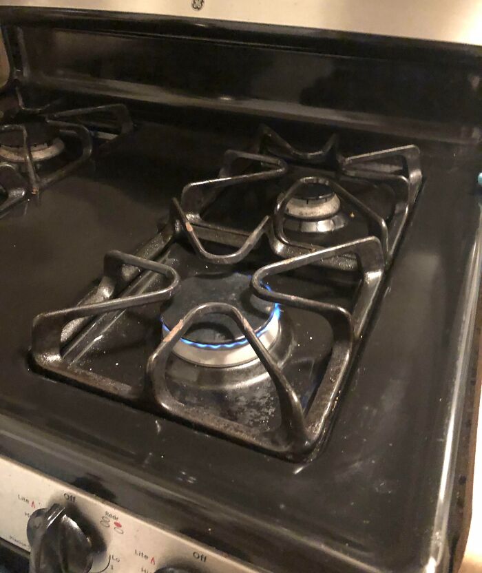 64 Horrible Roommates Who Somehow Passed The Vibe Check Before Move-In Day And Failed Soon After