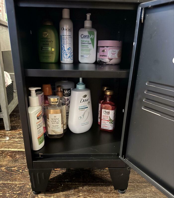 64 Horrible Roommates Who Somehow Passed The Vibe Check Before Move-In Day And Failed Soon After