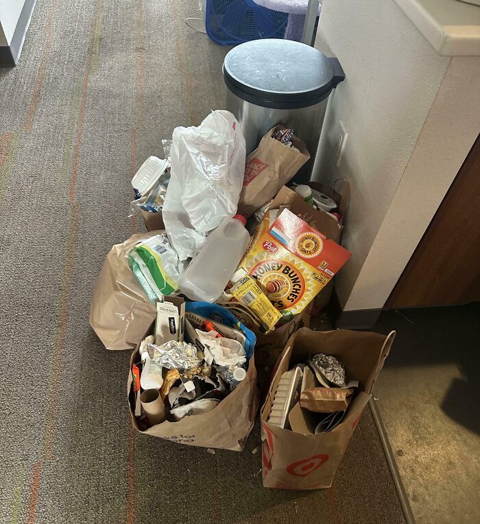 64 Horrible Roommates Who Somehow Passed The Vibe Check Before Move-In Day And Failed Soon After