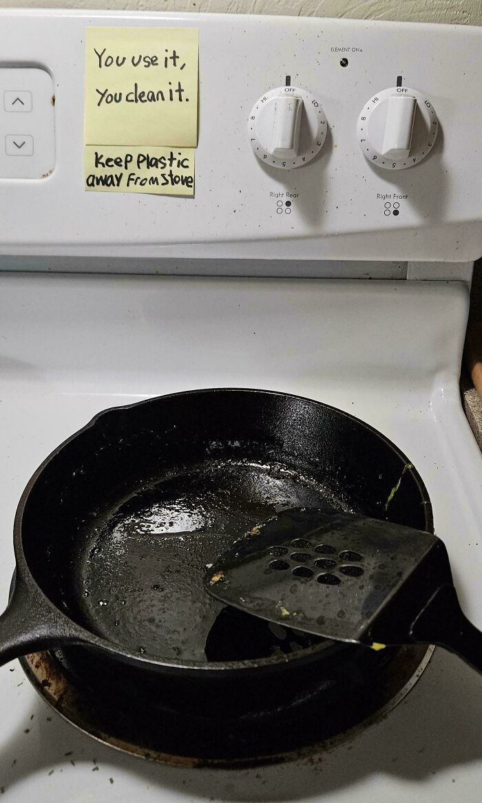 64 Horrible Roommates Who Somehow Passed The Vibe Check Before Move-In Day And Failed Soon After