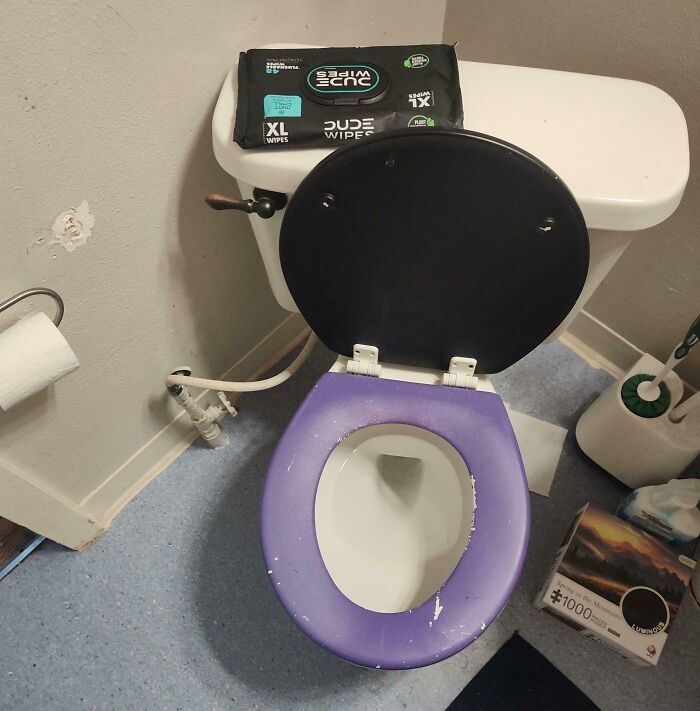 64 Horrible Roommates Who Somehow Passed The Vibe Check Before Move-In Day And Failed Soon After