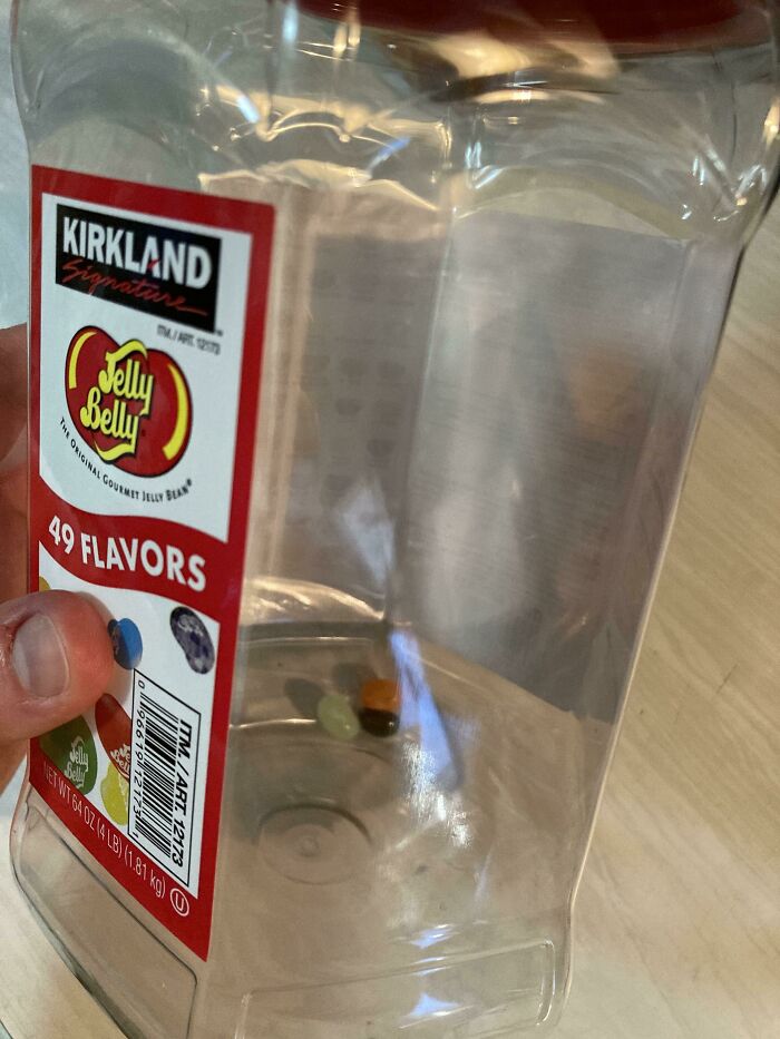 64 Horrible Roommates Who Somehow Passed The Vibe Check Before Move-In Day And Failed Soon After