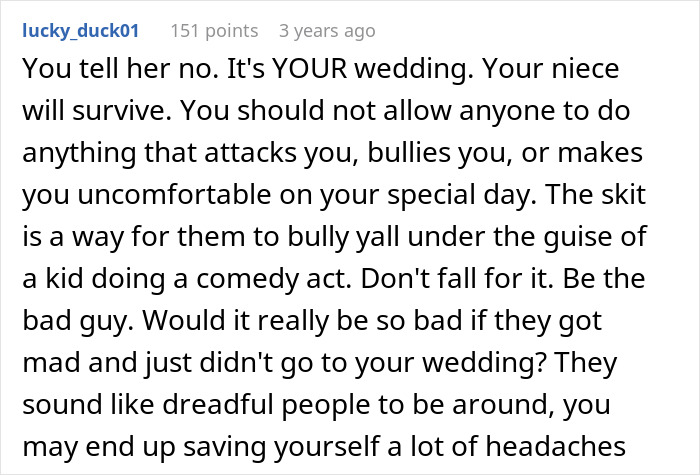 Entitled Mom Wants All Eyes On Her And Her Daughter During Brothers Wedding, Gets Dragged Instead