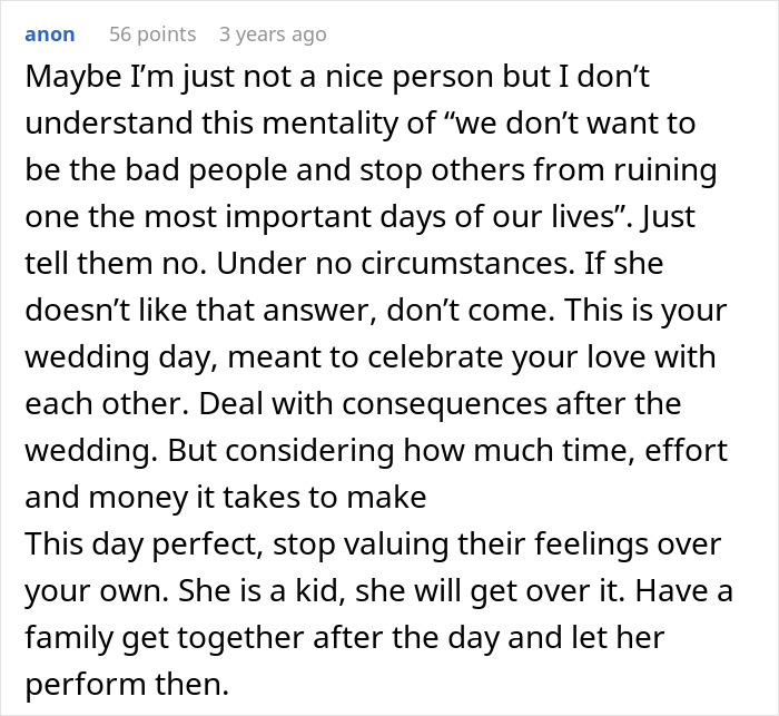 Entitled Mom Wants All Eyes On Her And Her Daughter During Brothers Wedding, Gets Dragged Instead