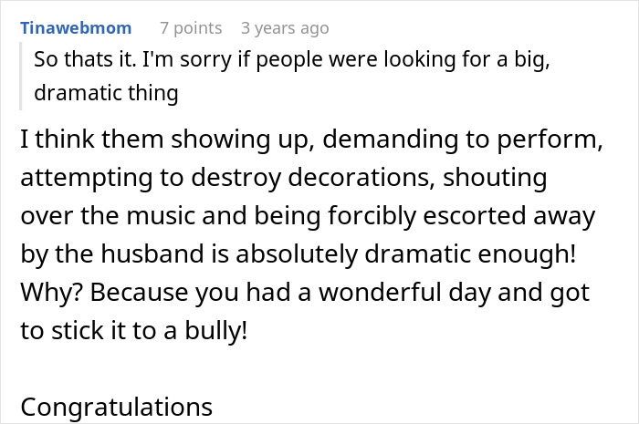 Entitled Mom Wants All Eyes On Her And Her Daughter During Brothers Wedding, Gets Dragged Instead