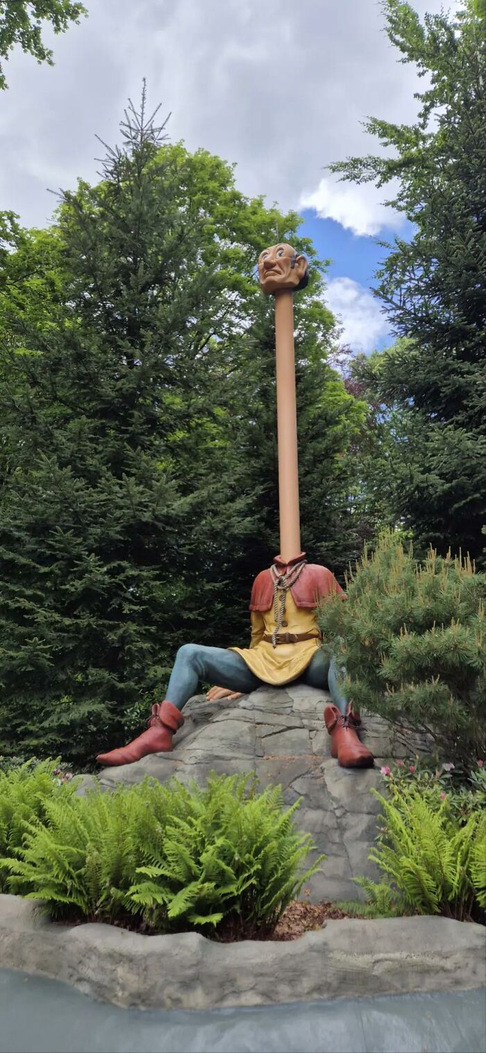 37 Images So Bizarre They Raised More Questions Than The Internet Can Handle