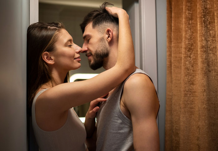 Man Discovers Wife’s Affair Through Her iWatch, Then Loses His Family Too When They Take Her Side