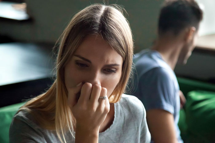 Man Discovers Wife’s Affair Through Her iWatch, Then Loses His Family Too When They Take Her Side