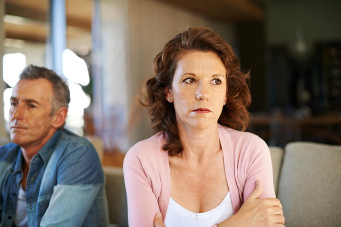 Man Discovers Wife’s Affair Through Her iWatch, Then Loses His Family Too When They Take Her Side