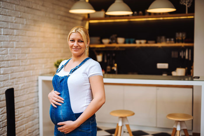 Religious Fanatics Fume Because Pregnant Woman Works In A Pub, Have The Nerve To Call Cops On Her