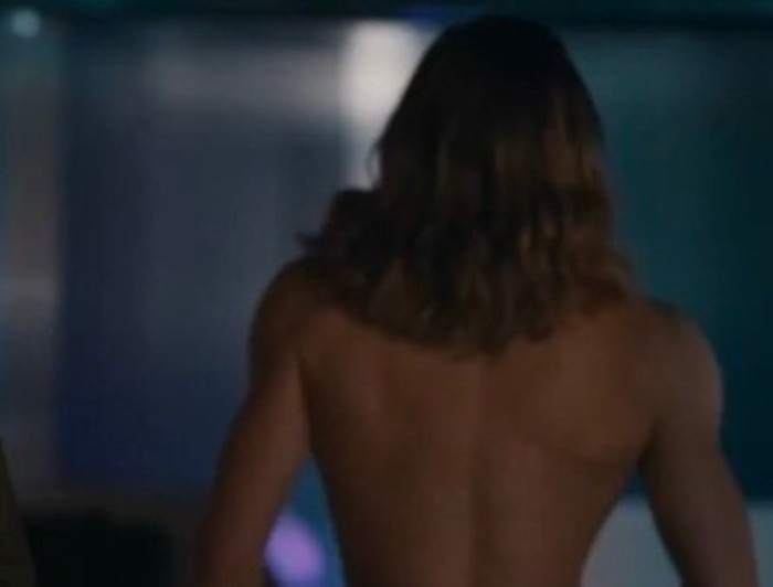 Confused Fans Battle Over AMC Show As Star Shatters Internet With Unreal Shirtless Scene: “Her Waist?!”