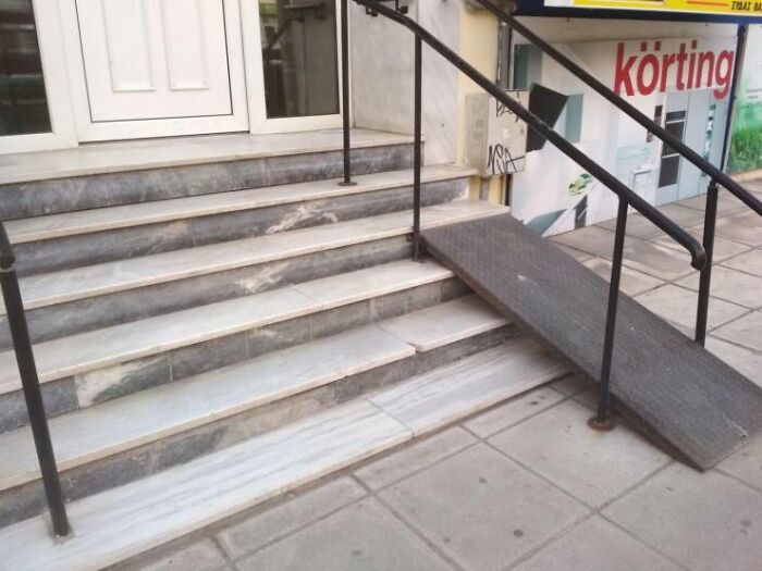 93 Ridiculous “You Had One Job” Fails That Prove Common Sense Isn’t All That Common 93 Ridiculous “You Had One Job” Fails That Prove Common Sense Isn’t All That Common