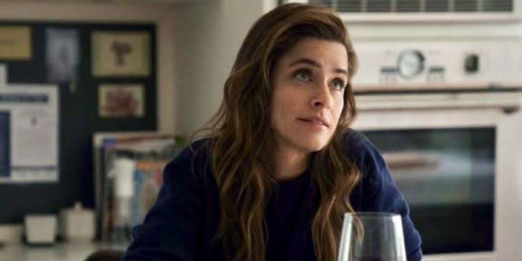 Amanda Peet in Your Friends & Neighbors Amanda Peet in Your Friends & Neighbors
