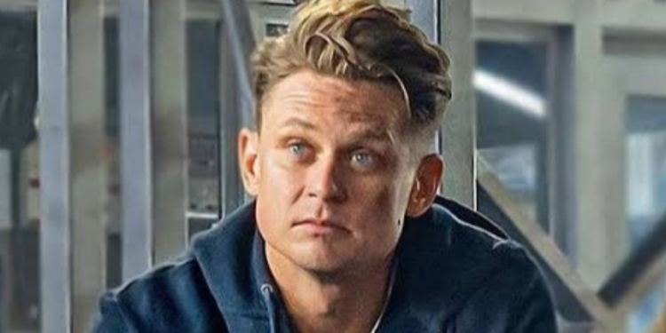 Billy Magnussen in Lift