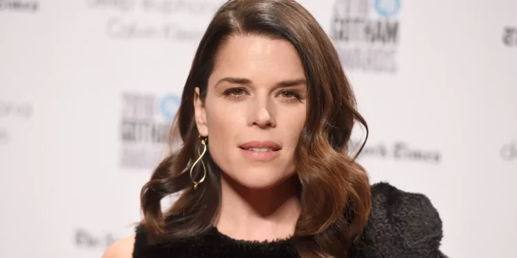  Canadian actress Neve Campbell