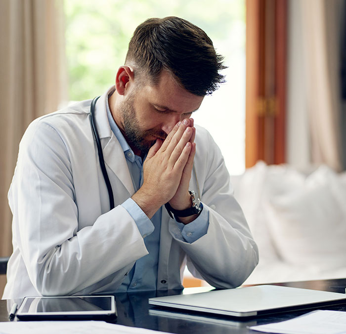 &ldquo;He Thought It Was Just Getting Old&rdquo;: 66 Medical Symptoms Doctors Wish More People Would Stop Ignoring