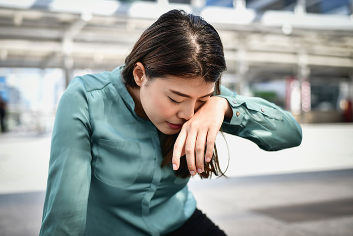 &ldquo;He Thought It Was Just Getting Old&rdquo;: 66 Medical Symptoms Doctors Wish More People Would Stop Ignoring