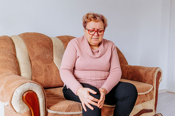 &ldquo;He Thought It Was Just Getting Old&rdquo;: 66 Medical Symptoms Doctors Wish More People Would Stop Ignoring